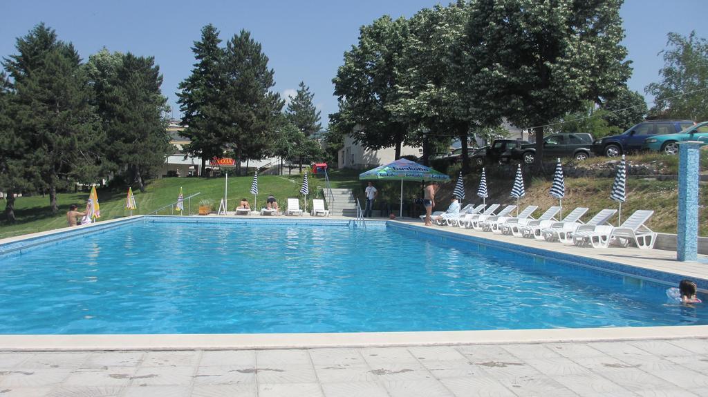Балнеохотел Роза Strelča Exteriér fotografie